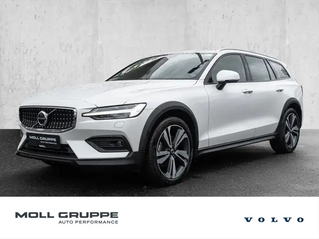 2024 Volvo V60 Cross Country in White for sale
