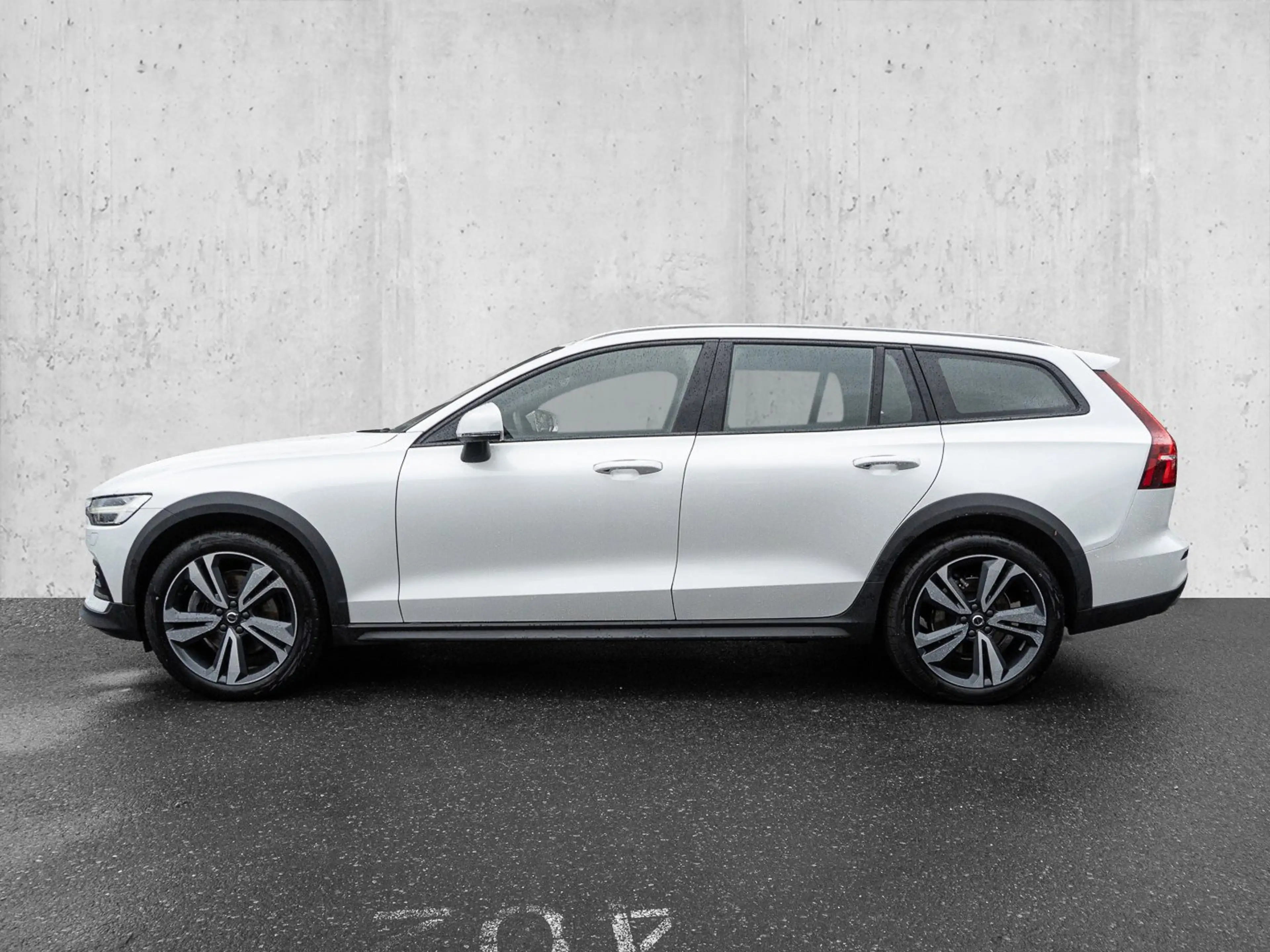 Volvo V60 Cross Country B4 AWD Ultimate Pano Harman/Kardon — photo 5
