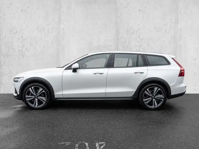 Volvo V60 Cross Country view 5