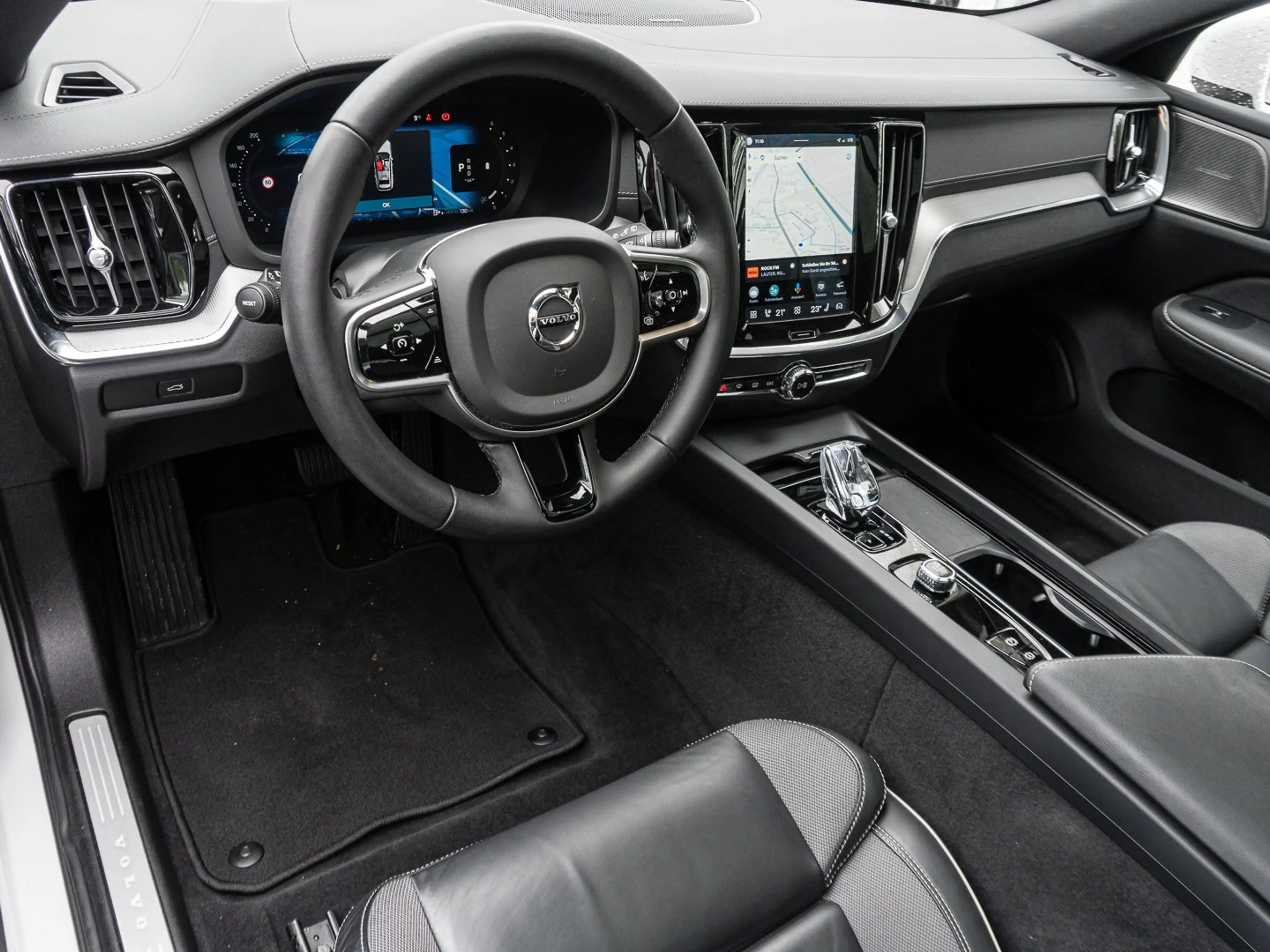 Volvo V60 Cross Country B4 AWD Ultimate Pano Harman/Kardon — photo 10