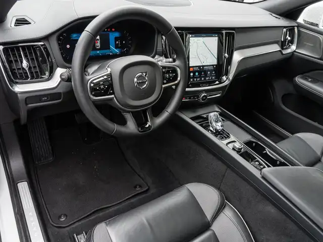 Volvo V60 Cross Country view 10