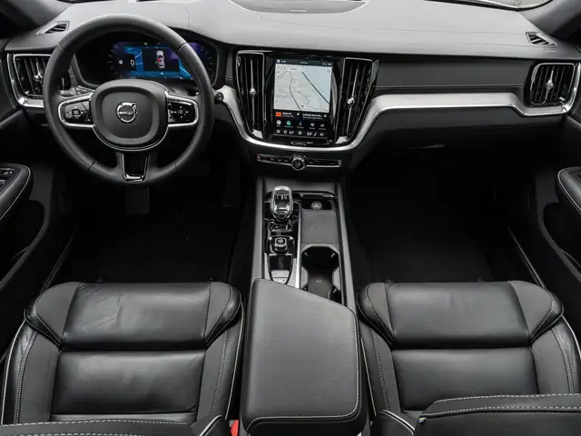 Volvo V60 Cross Country view 11