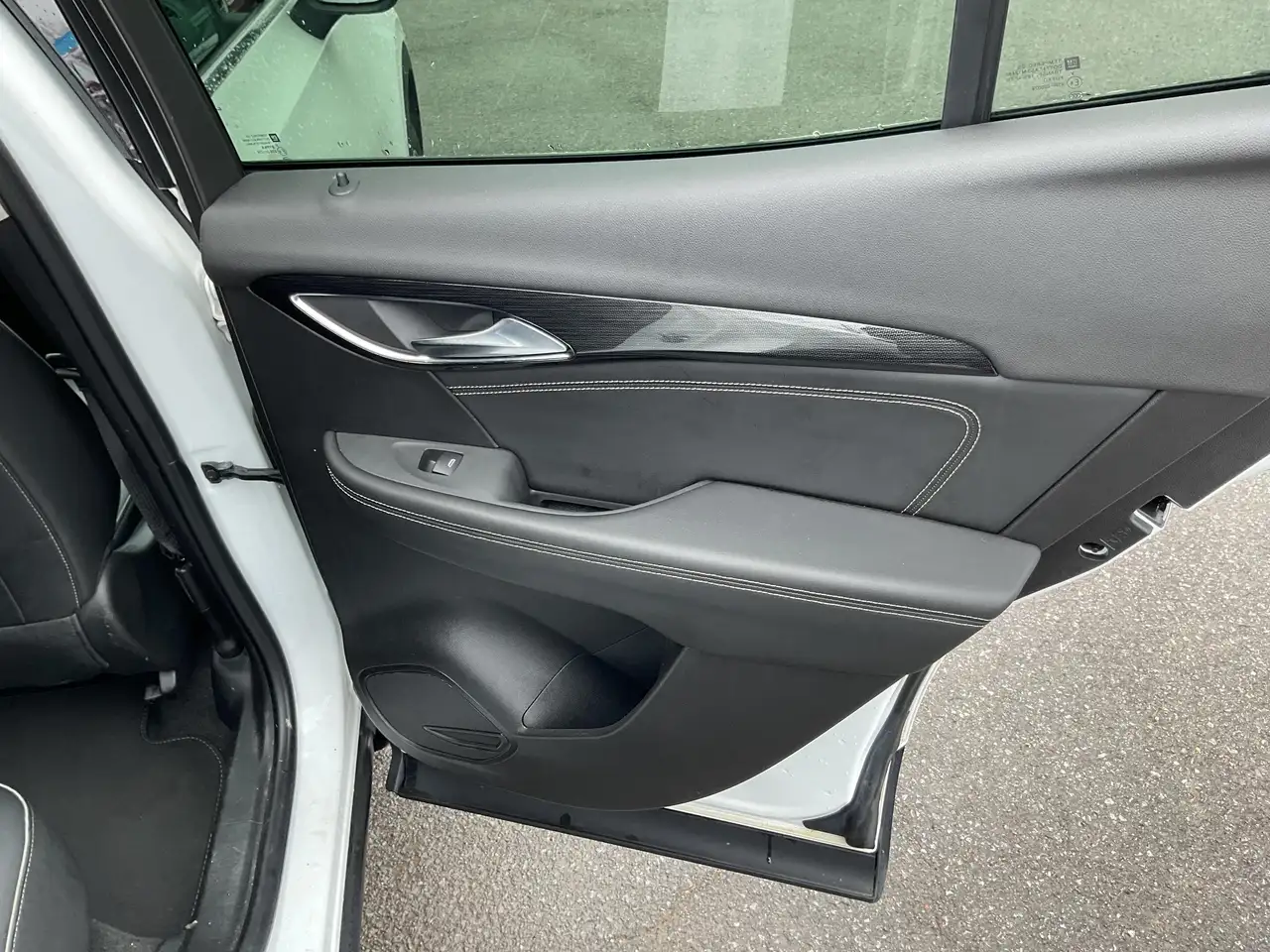 Buick Envision photo Buick Envision