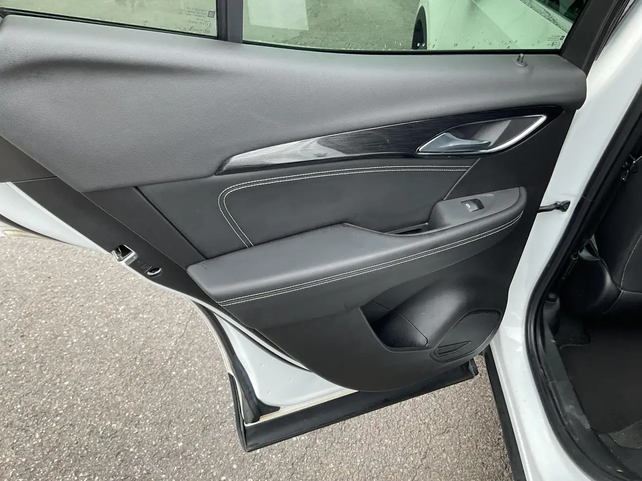 Buick Envision photo Buick Envision