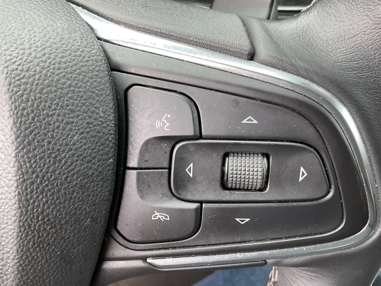 Buick Envision photo Buick Envision