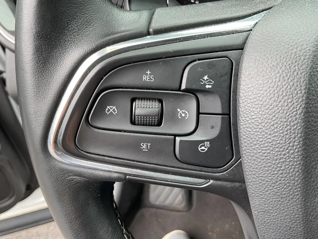 Buick Envision photo Buick Envision