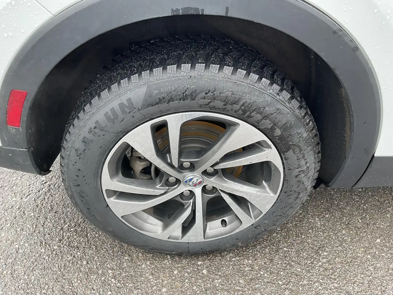 Buick Envision photo Buick Envision