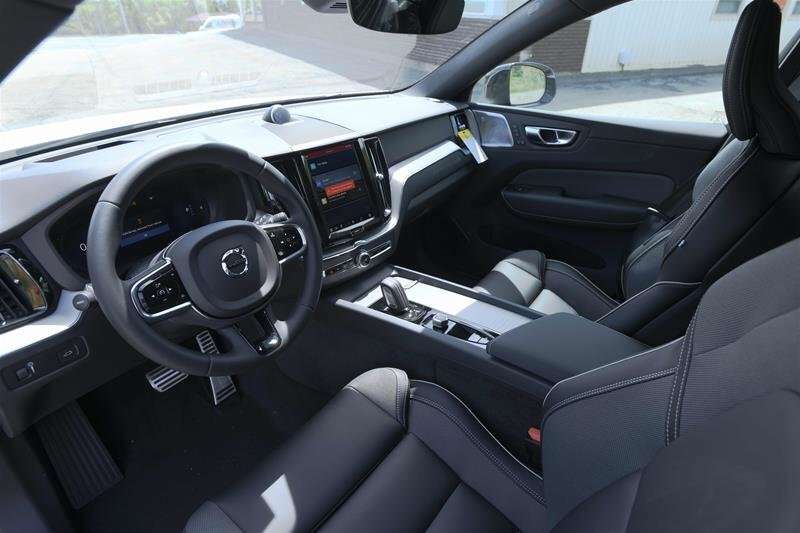 2022 Volvo XC60 R-Design B6 thumb 13