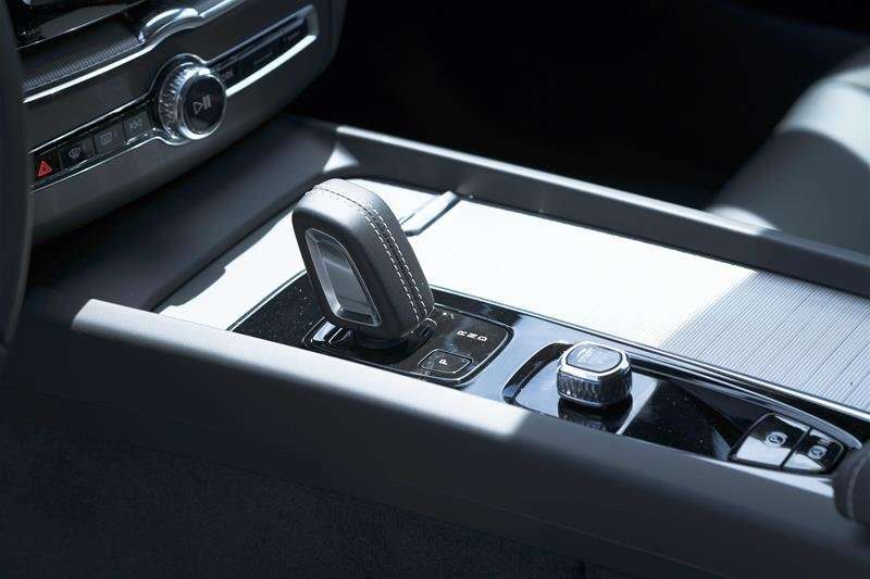 2022 Volvo XC60 R-Design B6 thumb 19