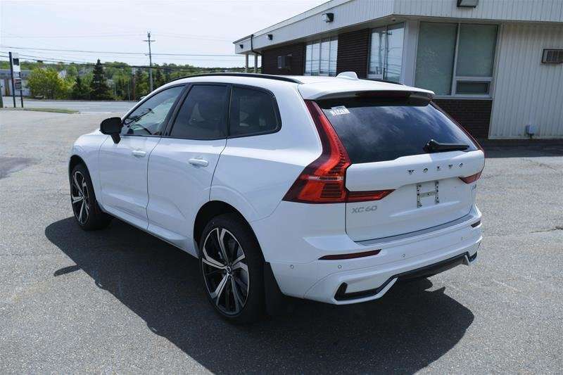 2022 Volvo XC60 R-Design B6 thumb 6