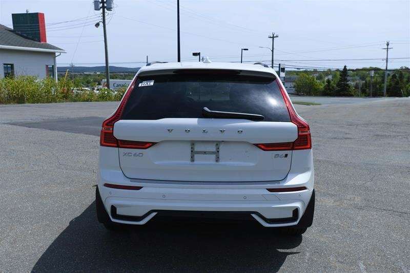 2022 Volvo XC60 R-Design B6 thumb 7