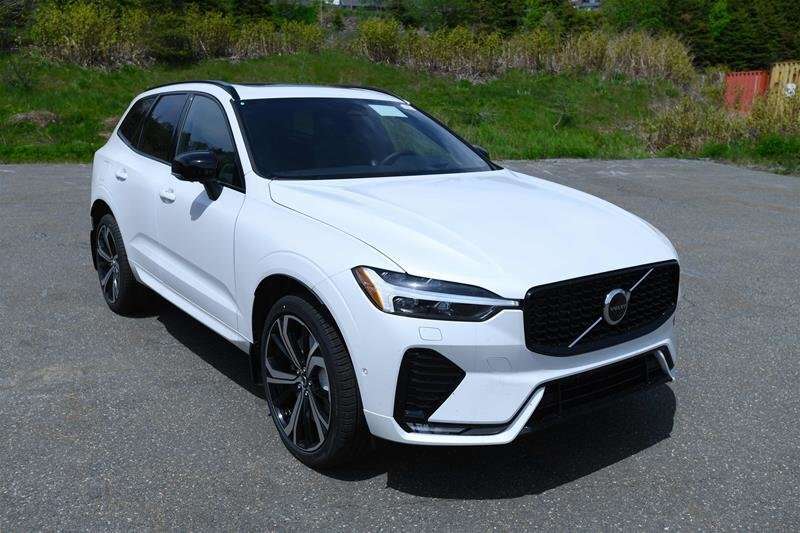 2022 Volvo XC60 R-Design B6 alt 4