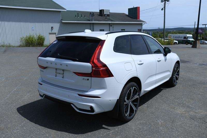 2022 Volvo XC60 R-Design B6 alt 5