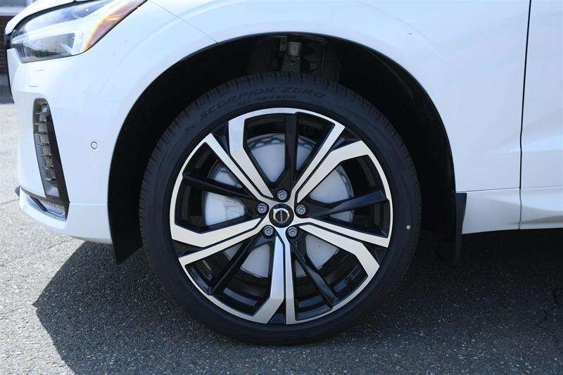 2022 Volvo XC60 R-Design B6 thumb 9