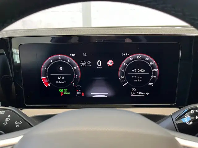 Volkswagen Tiguan view 12