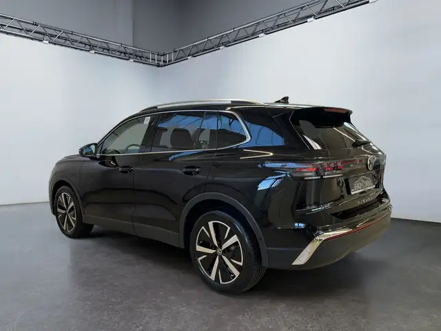 Volkswagen Tiguan view 4