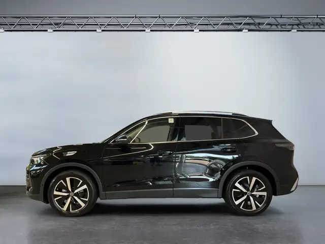 Volkswagen Tiguan view 3
