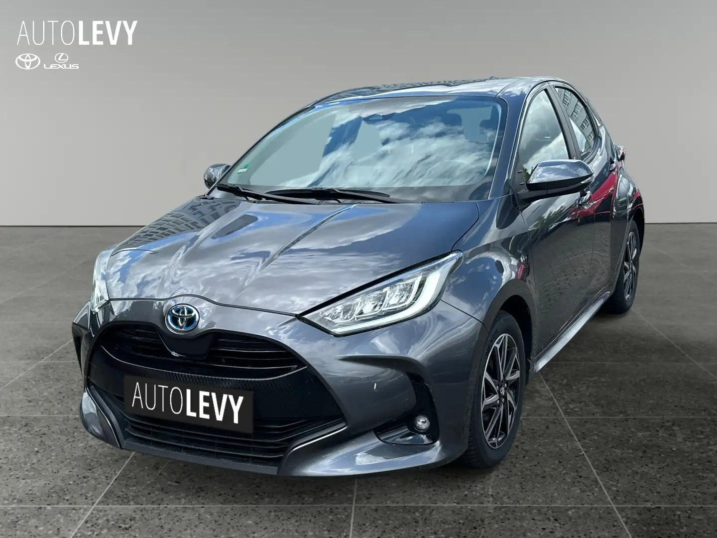 Toyota Yaris 1.5 Team Deutschland FLA SpurH LM LED Grijs - 2