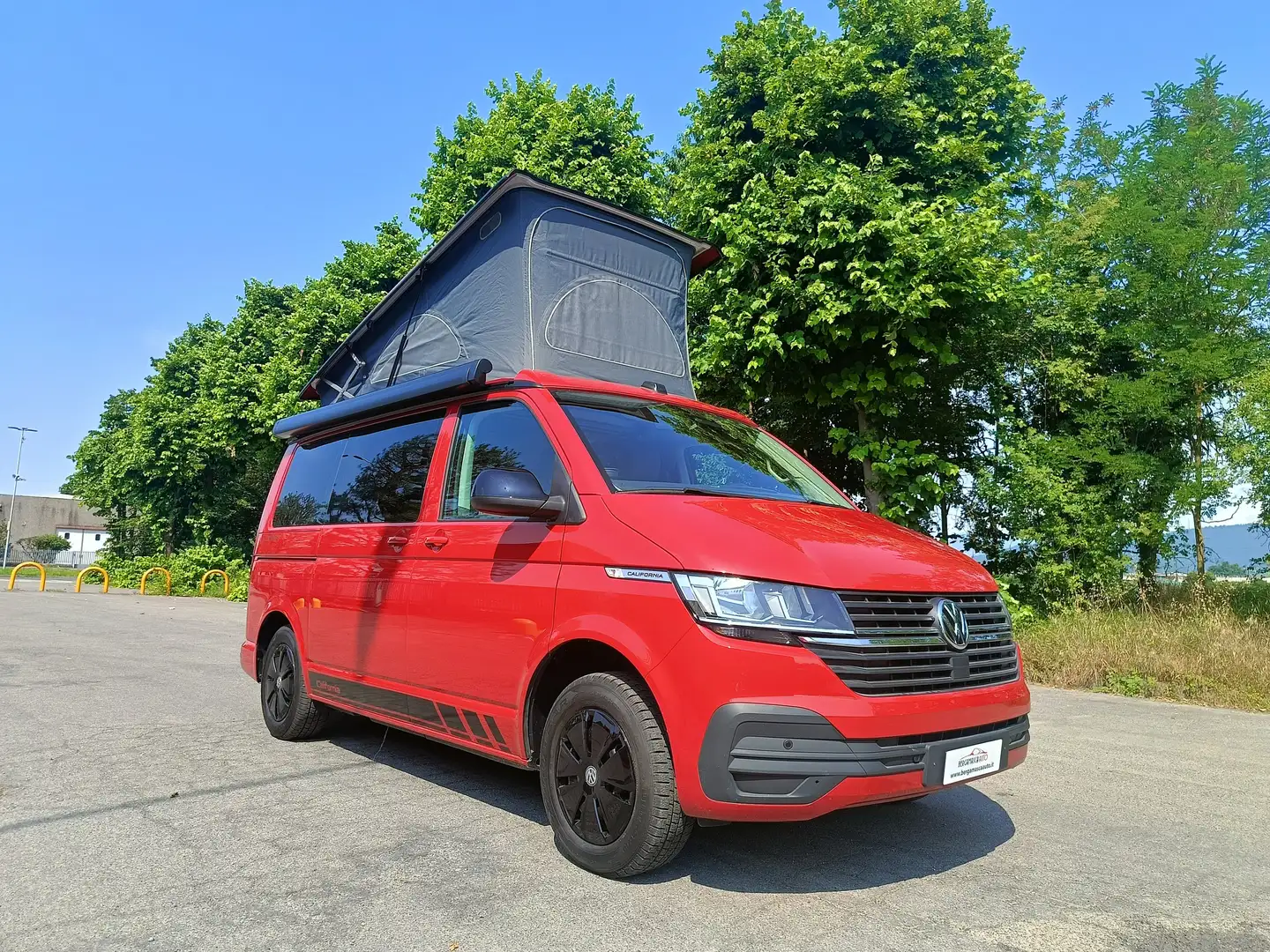 Volkswagen T6.1 California COAST Rood - 1