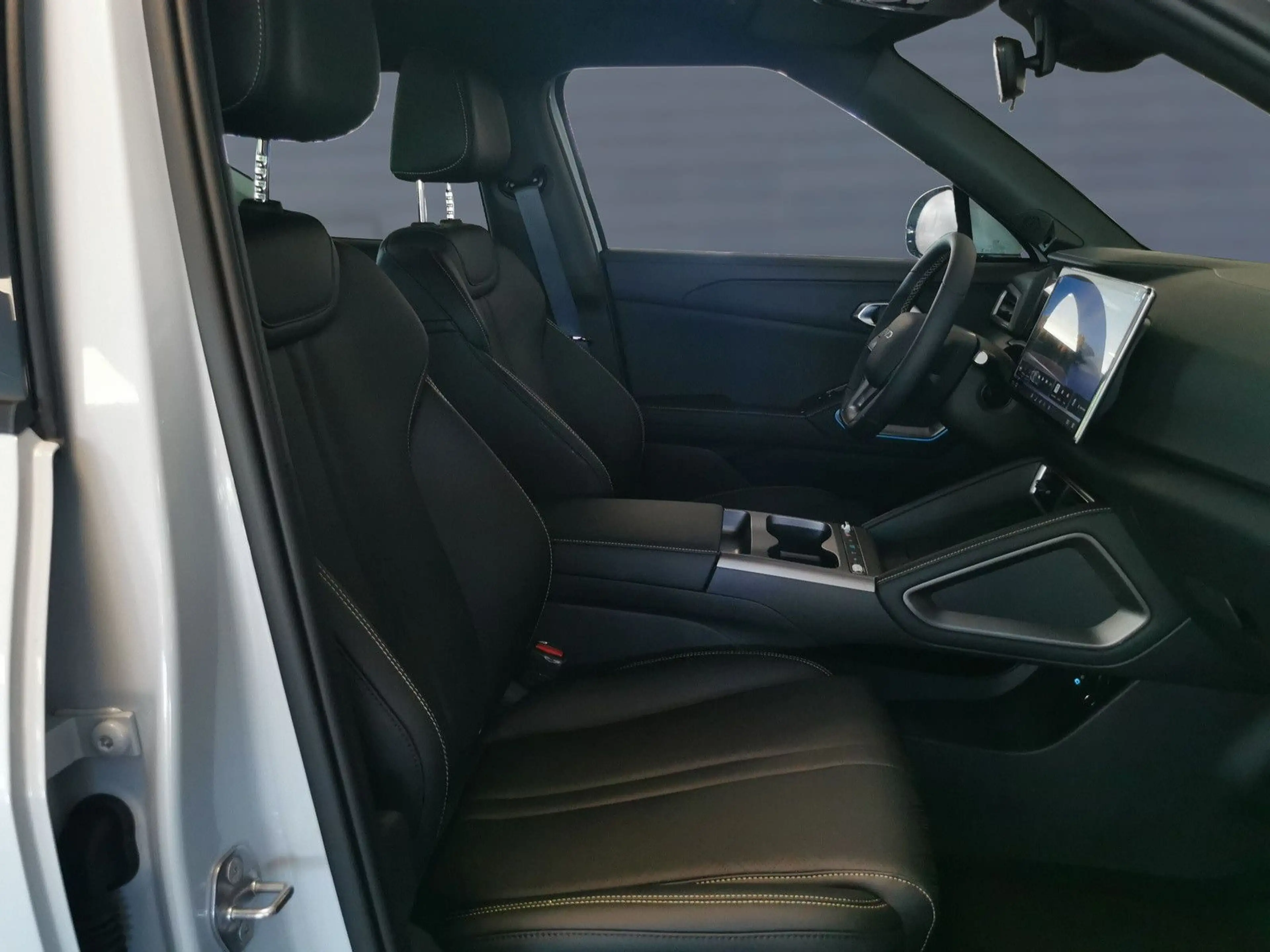 BYD Atto 2 DM-i Boost Navi LED — photo 12