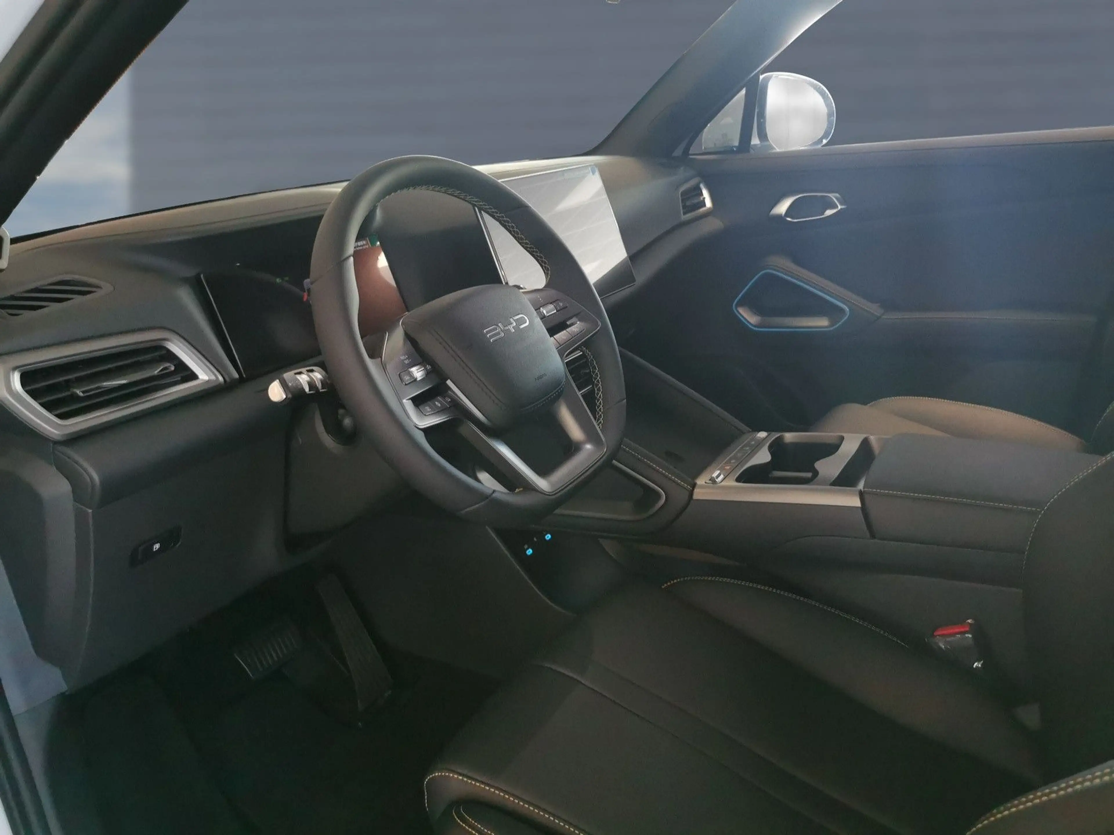 BYD Atto 2 DM-i Boost Navi LED — photo 10