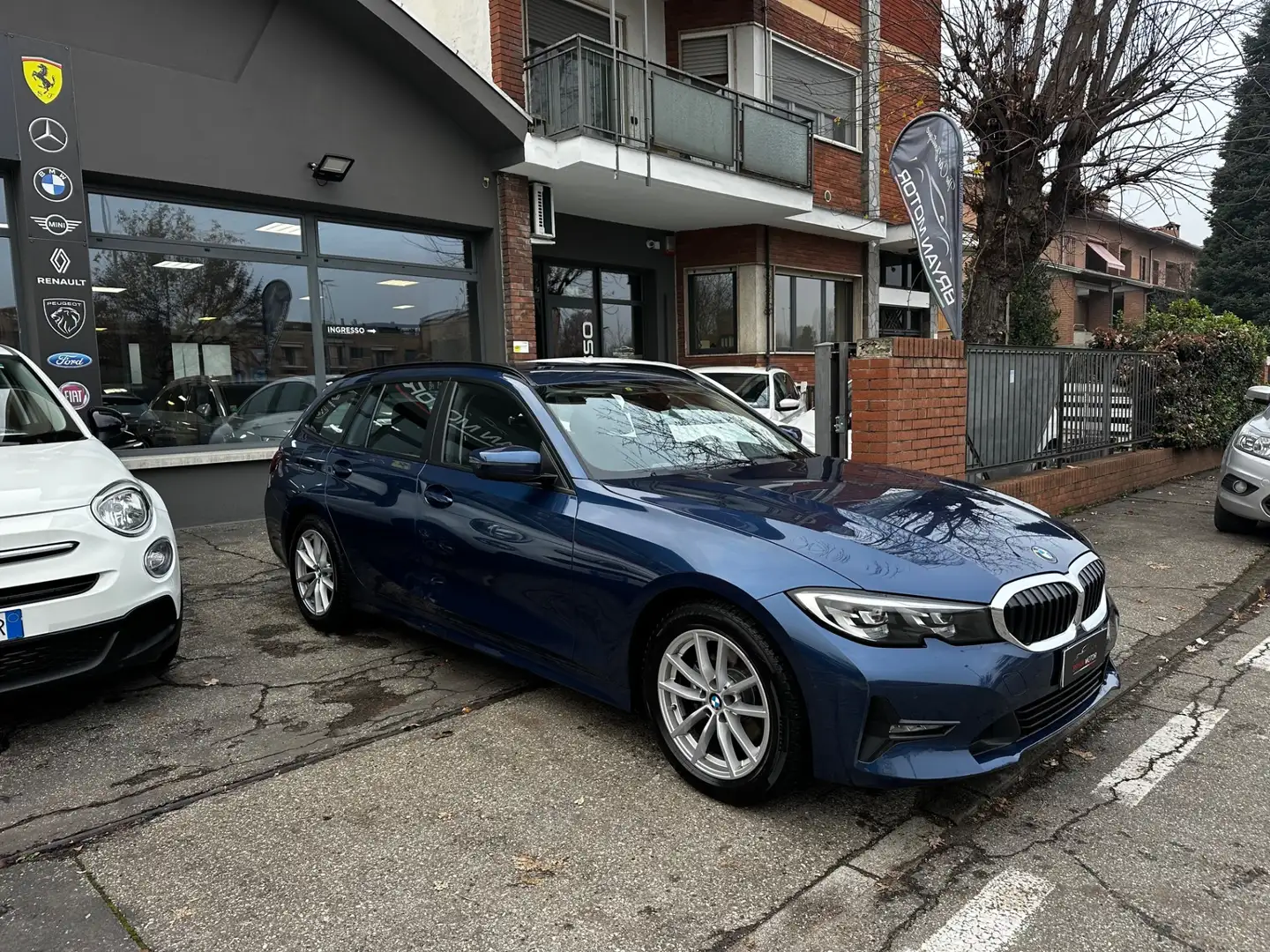 BMW 320 320d 48V xDrive Touring Luxury Blau - 2
