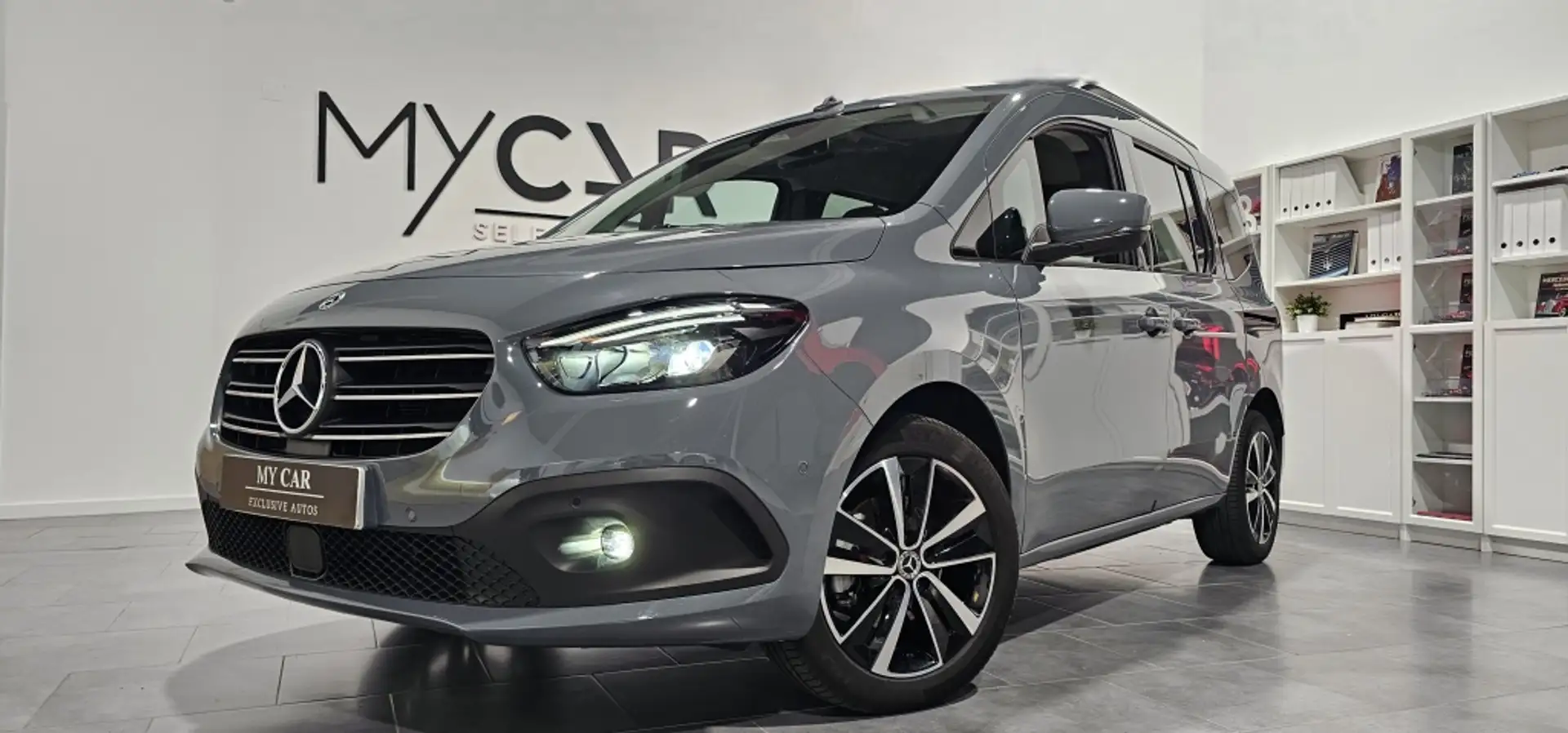 Mercedes-Benz T-Class 180d 7G-DCT Grau - 2