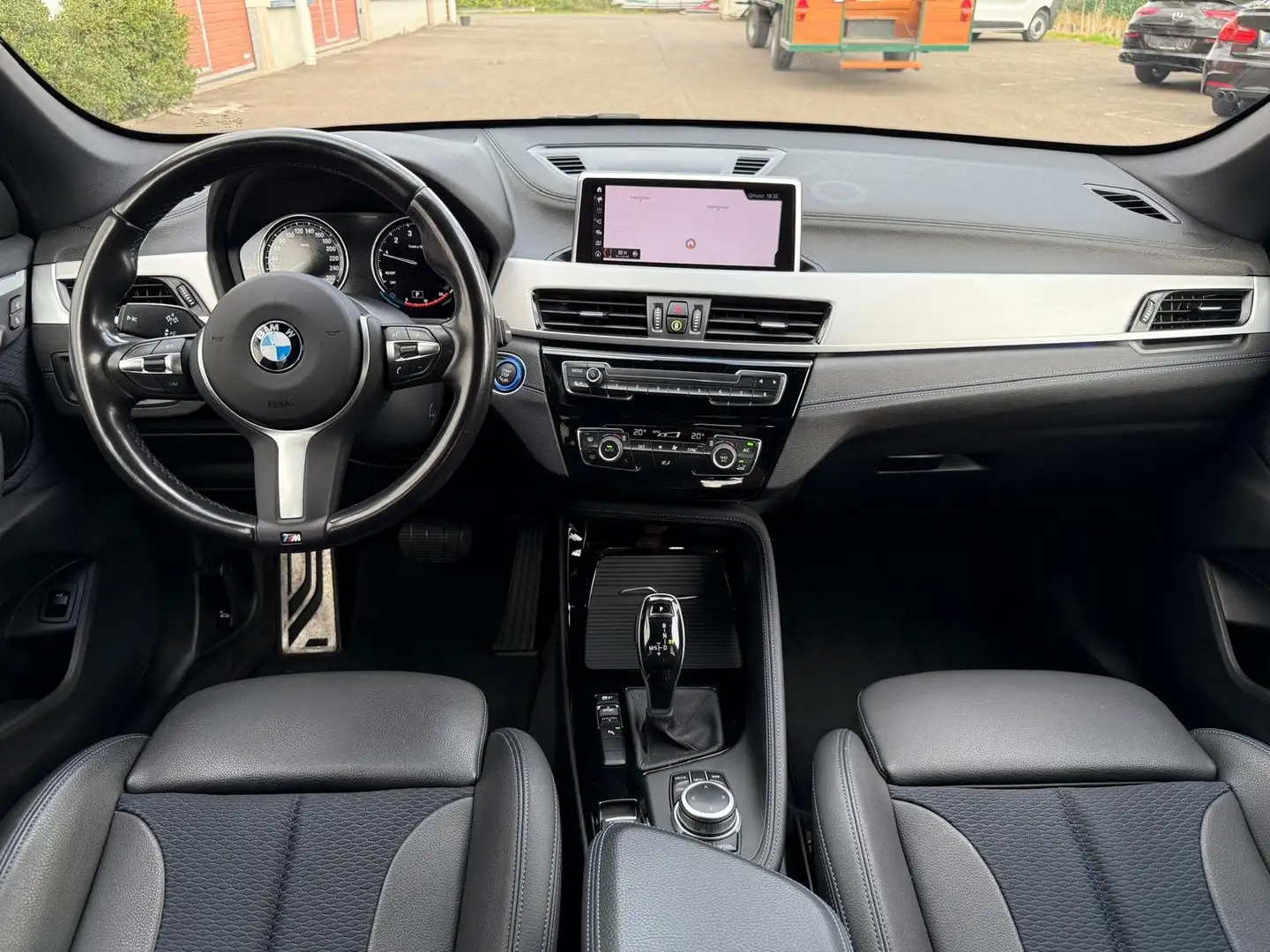 BMW X1 1.5iA sDrive18 ///M Pack Carplay/Android/trekhaak Gris - 2
