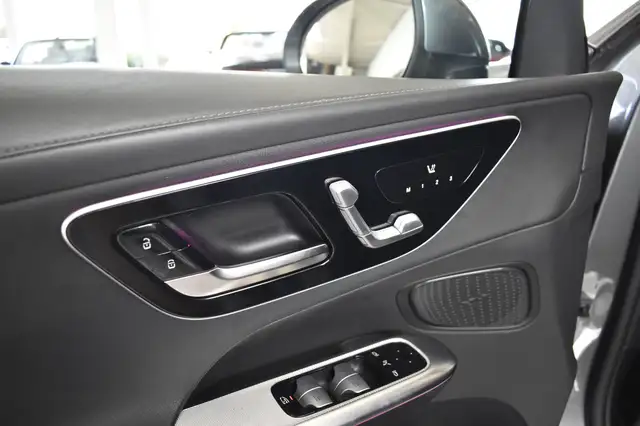 Mercedes-Benz 300 view 13