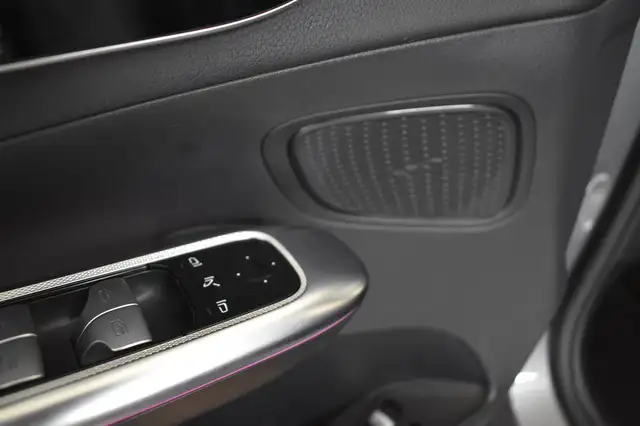Mercedes-Benz 300 view 14