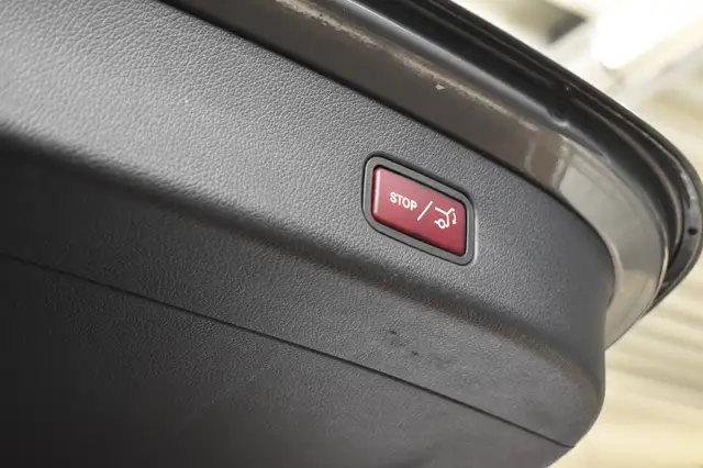 Mercedes-Benz 300 view 11