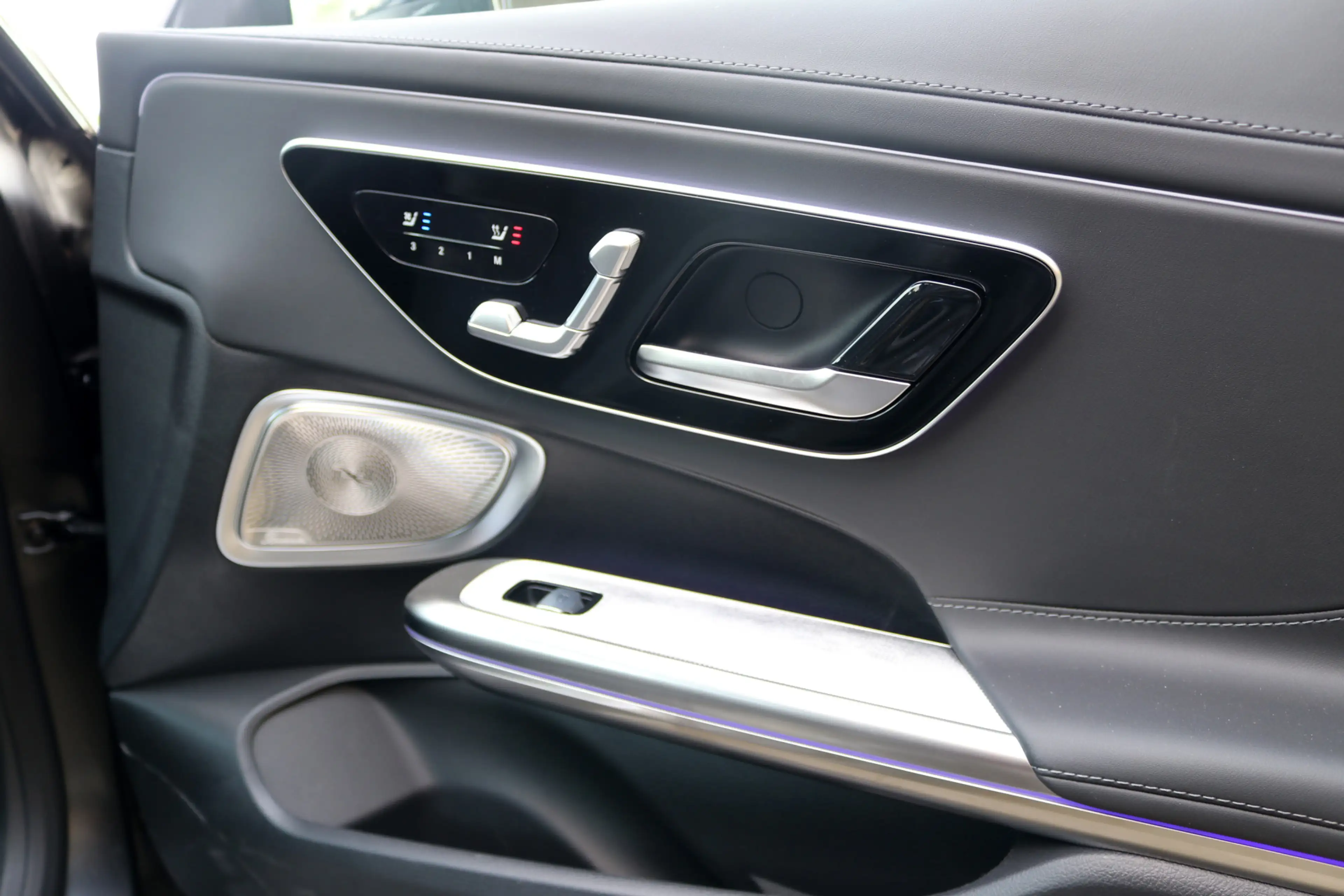 Mercedes-Benz CLE 53 AMG Coupé 4MATIC+ Premium Plus, AMG-Performance stoele — photo 28