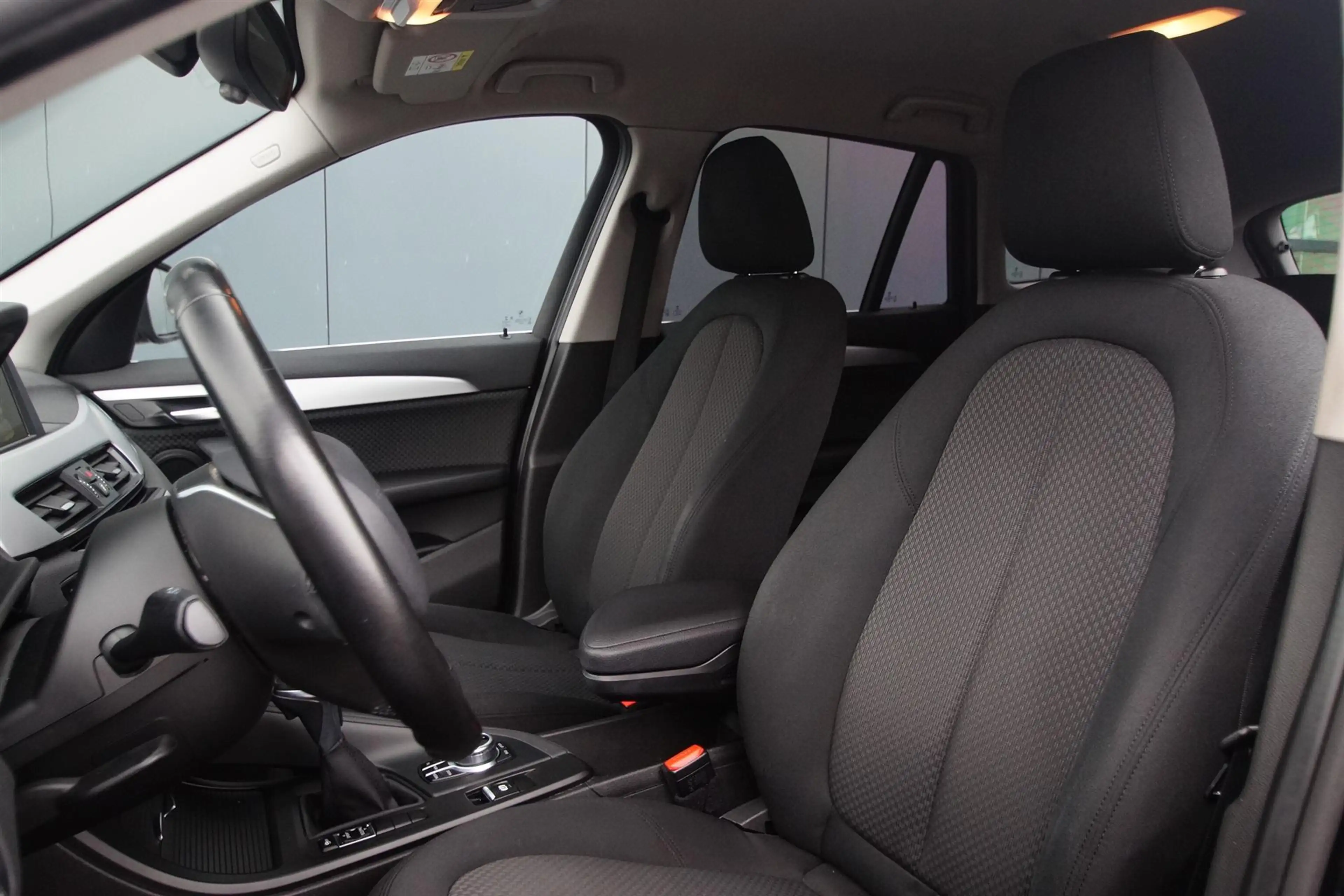 BMW X1 sDrive20 LED*PDC*Navigatie*Cruise-Control*Bluetoot — photo 4