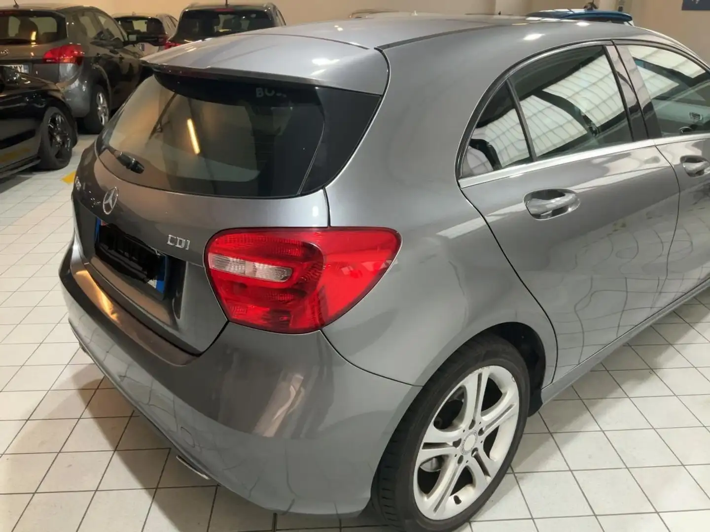 Mercedes-Benz A 180 Classe A - W176 cdi Premium auto E6 Gris - 2