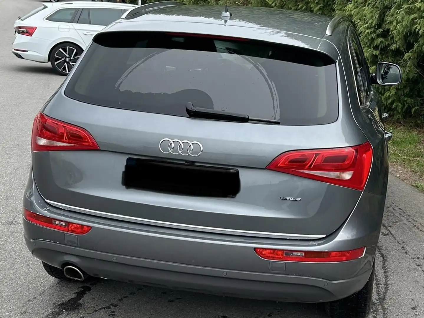 Audi Q5 2.0 TDI (140 kW) quattro Grau - 2