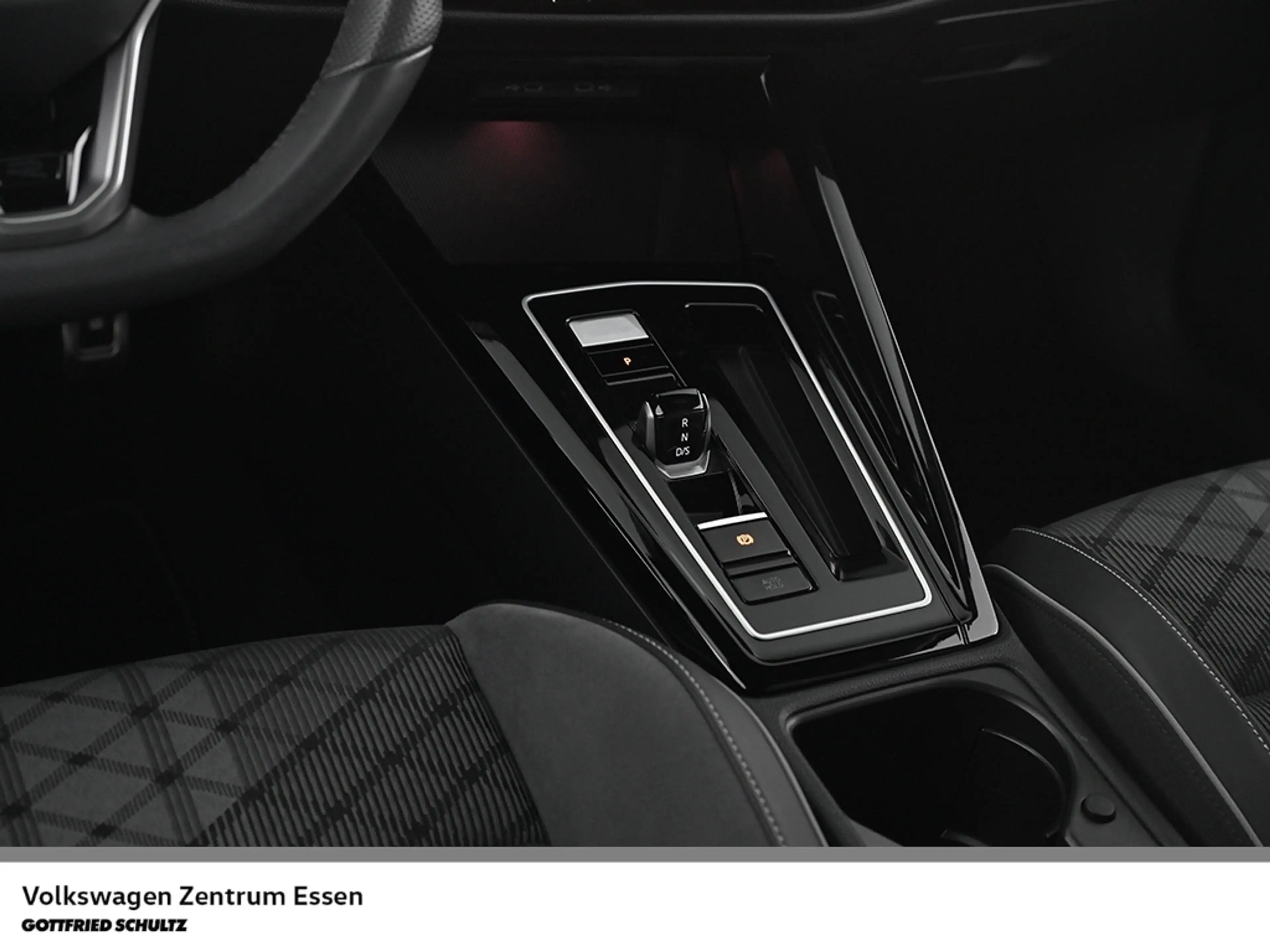 Volkswagen Golf R -Line eTSI DSG Rückfahrkamera SHZ — photo 15