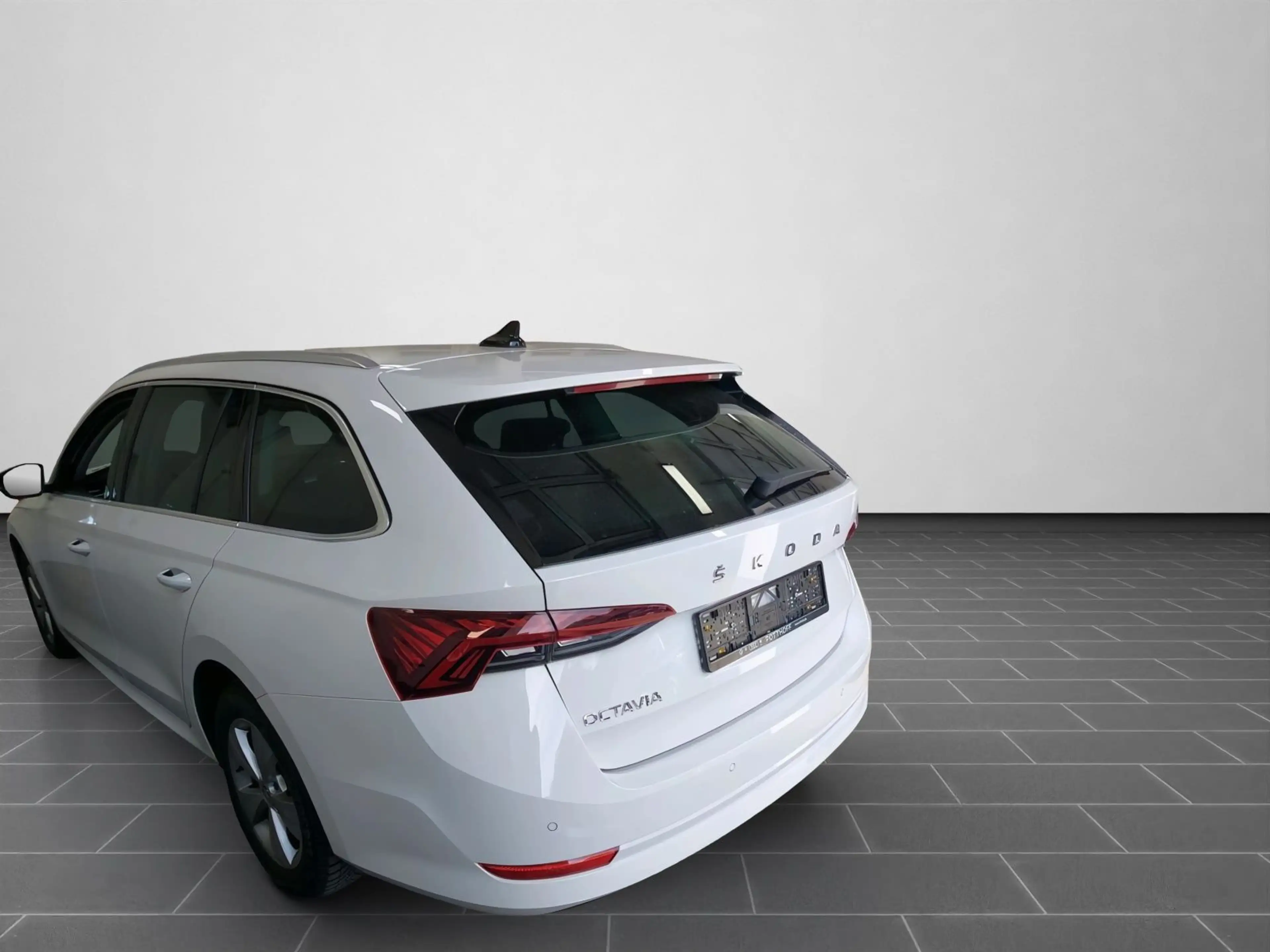 Skoda Octavia Combi 2,0 TDI Style NAVI/AHK/LED/Sitzhei — photo 3