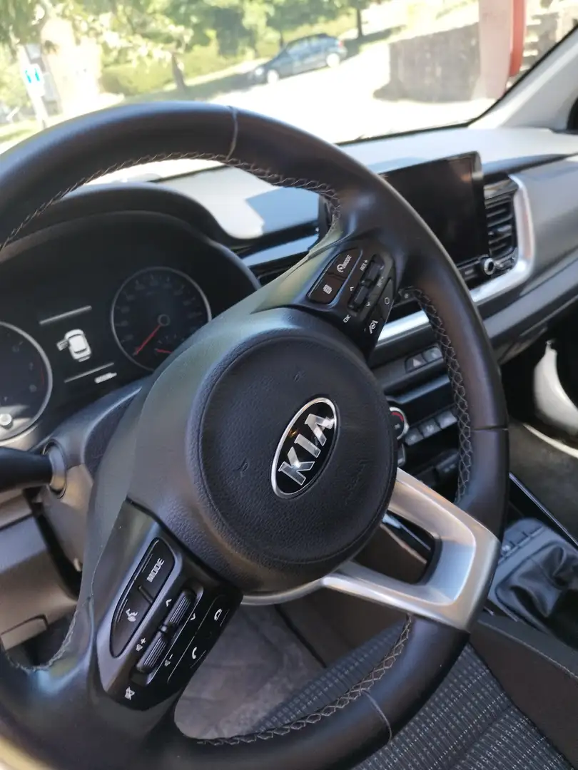 Kia Stonic Stonic 1.2i Must ISG Noir - 2