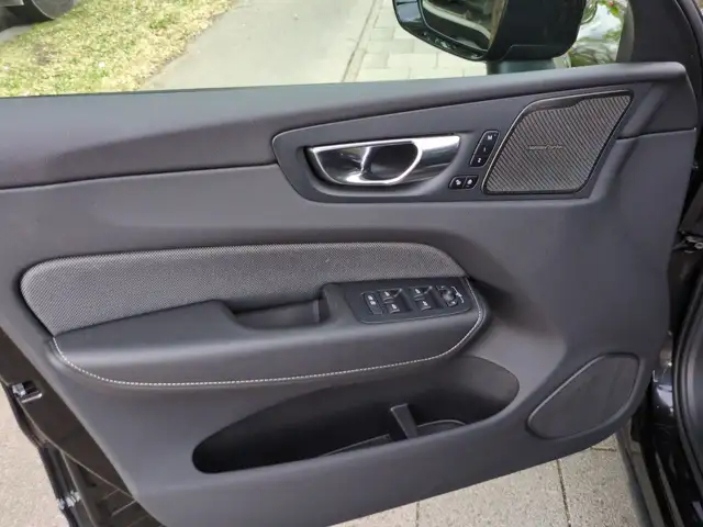 Volvo XC60 view 10