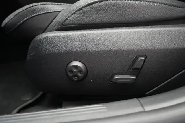 Mercedes-Benz C-Class view 24