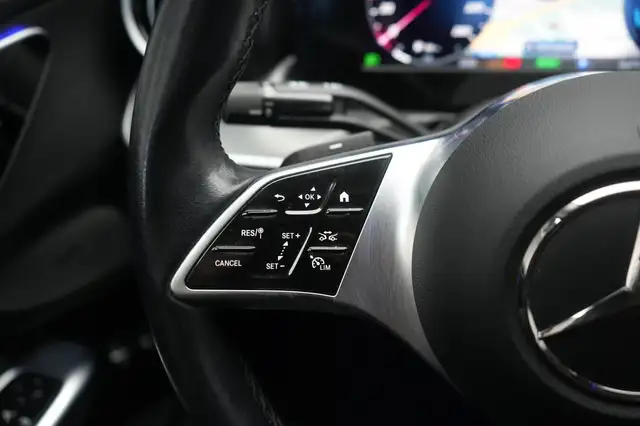 Mercedes-Benz C-Class view 18