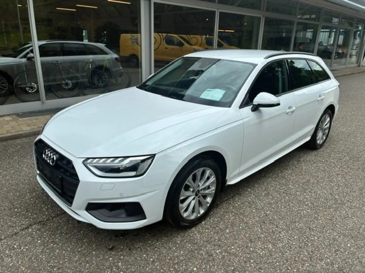 Audi A4 Avant 40 TDI quattro S-tronic Weiß - 2