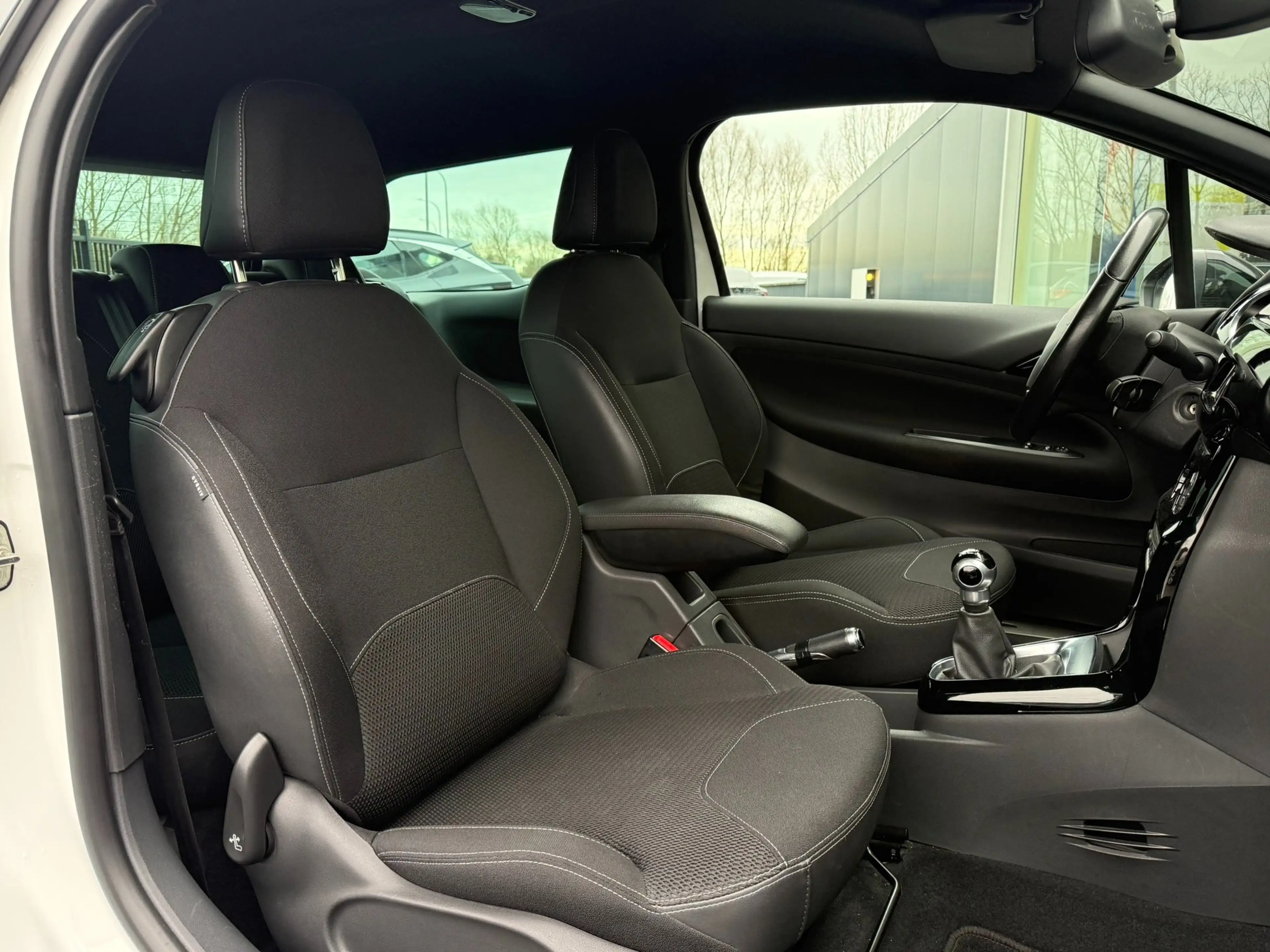 Citroen DS3 TREKHAAK / SENSOREN / AIRCO / CRUISECONTROL / — photo 11
