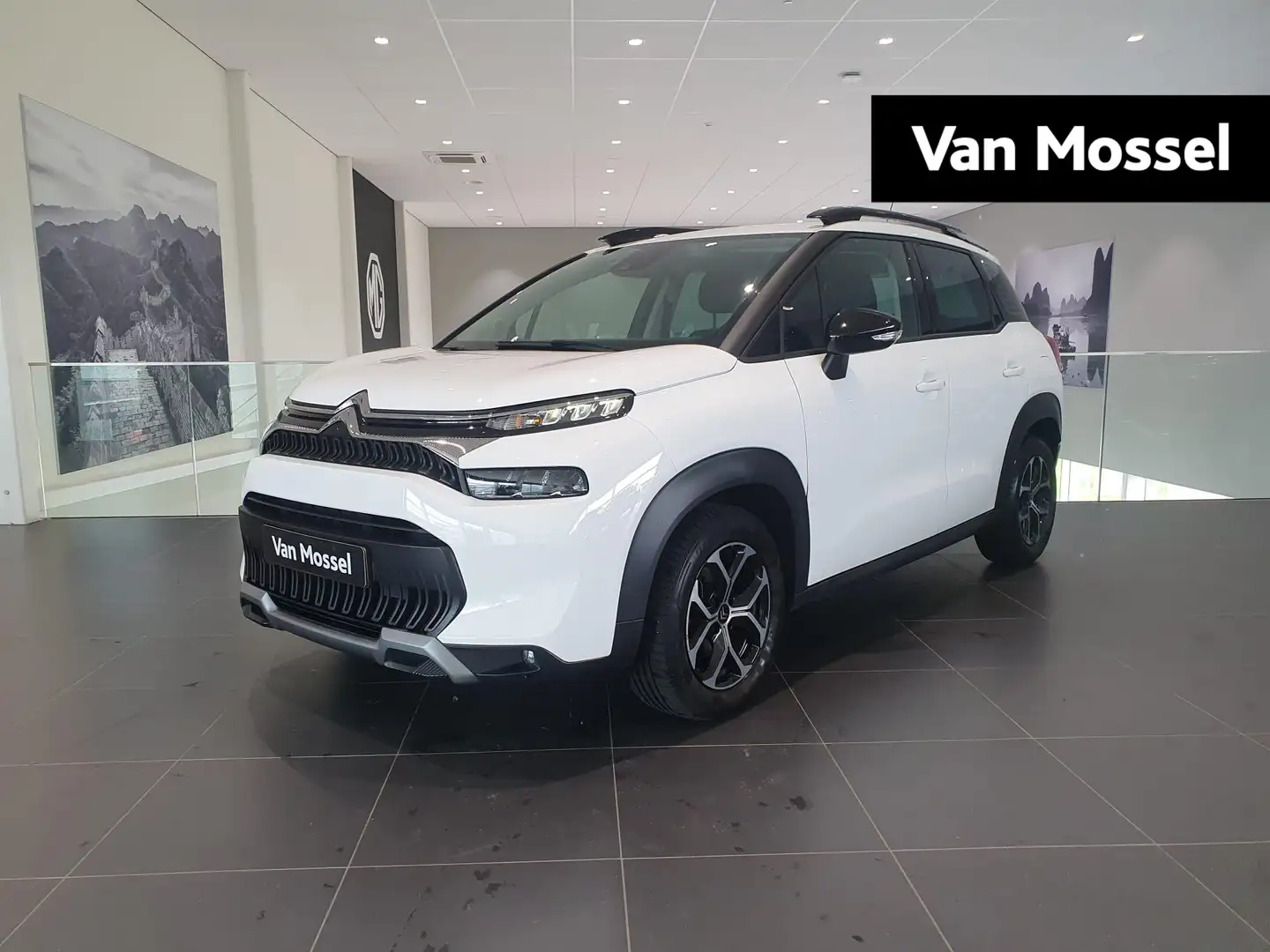 Citroen C3 Aircross 1.2 PureTech Shine | Navigatie | Climate control | Wit - 1