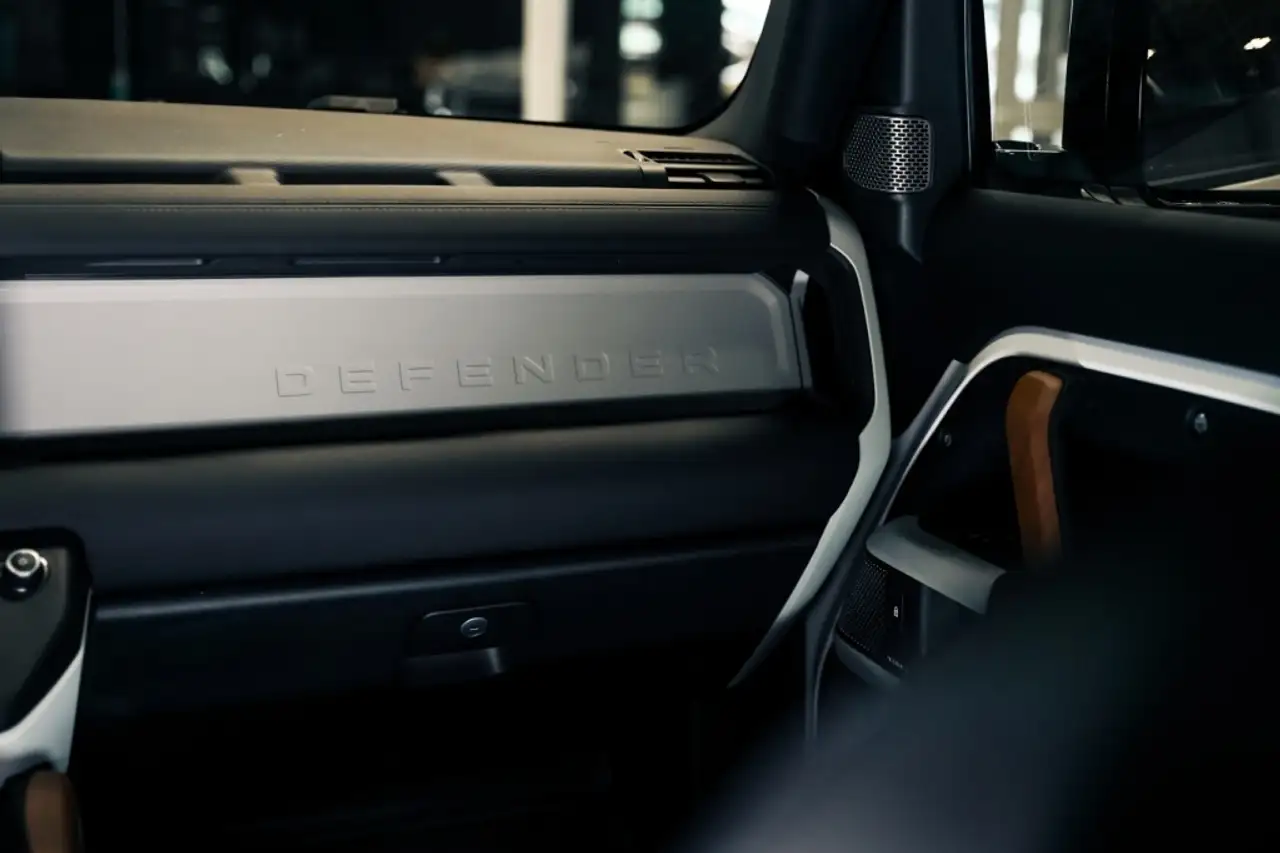 Land Rover Defender снимка Land Rover Defender