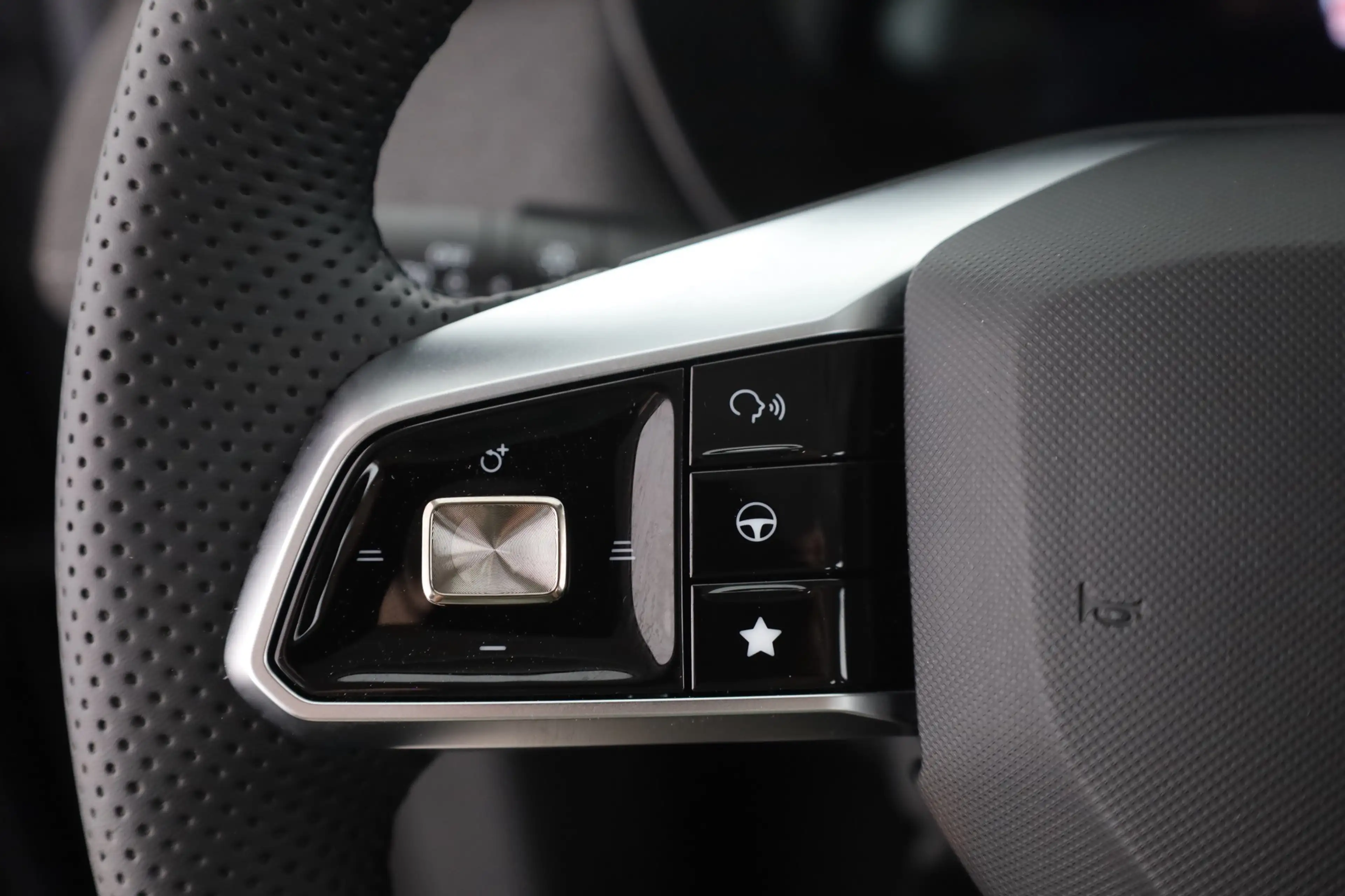 MG ZS 1.5 Hybrid Comfort Aut. LED ACC Navi Kamera — photo 15