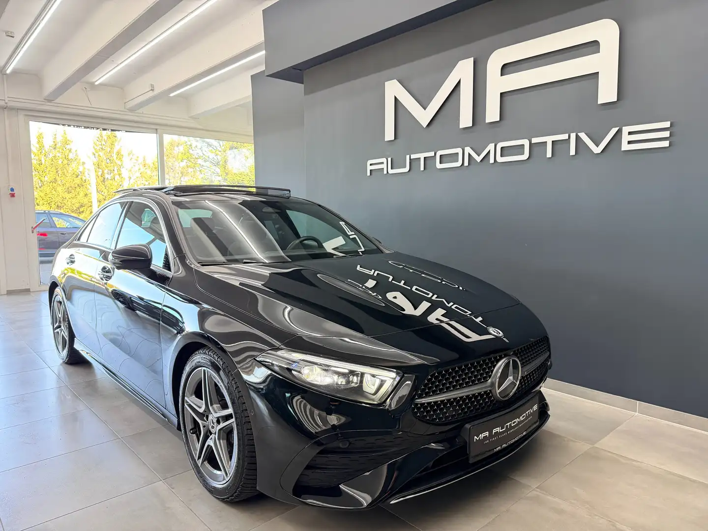 Mercedes-Benz A 180 d AMG Line *PANO*MBEAM*360*AMBIENTE*KEYLESS*TOTW* Schwarz - 2