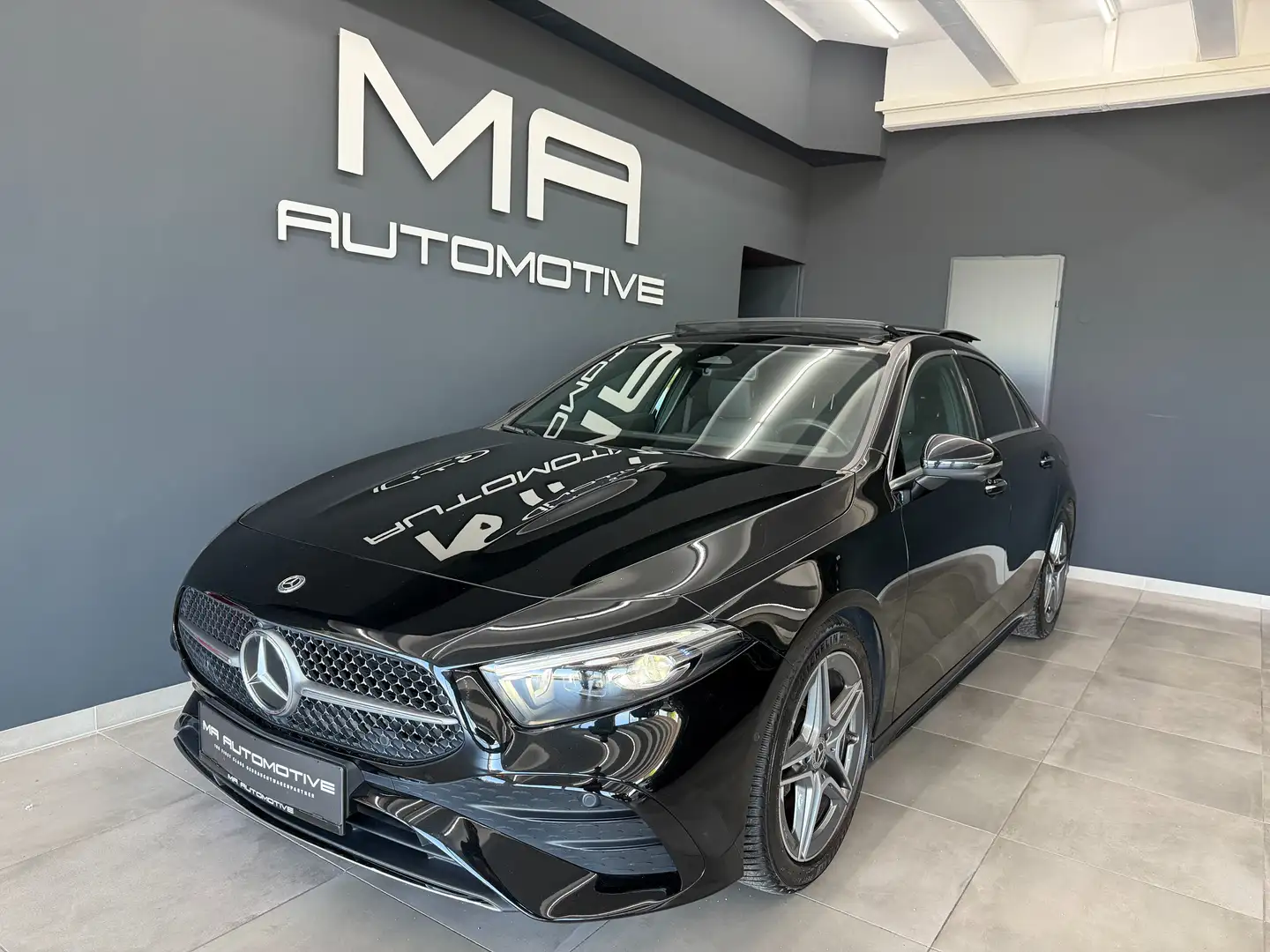 Mercedes-Benz A 180 d AMG Line *PANO*MBEAM*360*AMBIENTE*KEYLESS*TOTW* Schwarz - 1