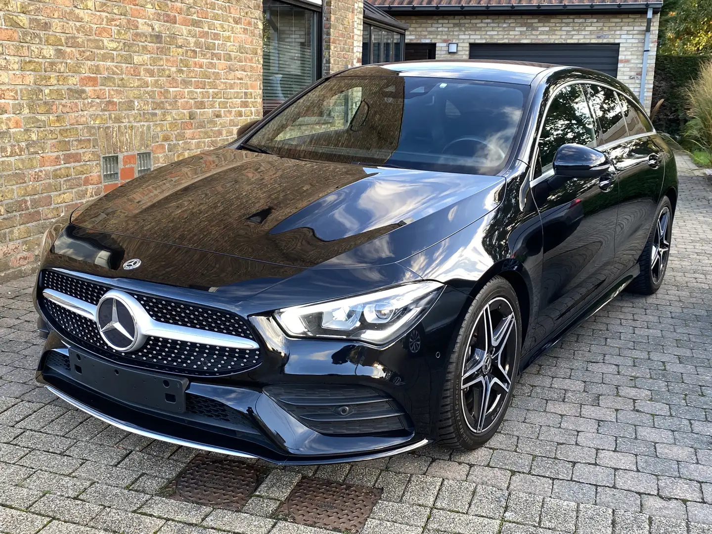 Mercedes-Benz CLA 200 Shooting Brake 7G-DCT AMG Line Noir - 1
