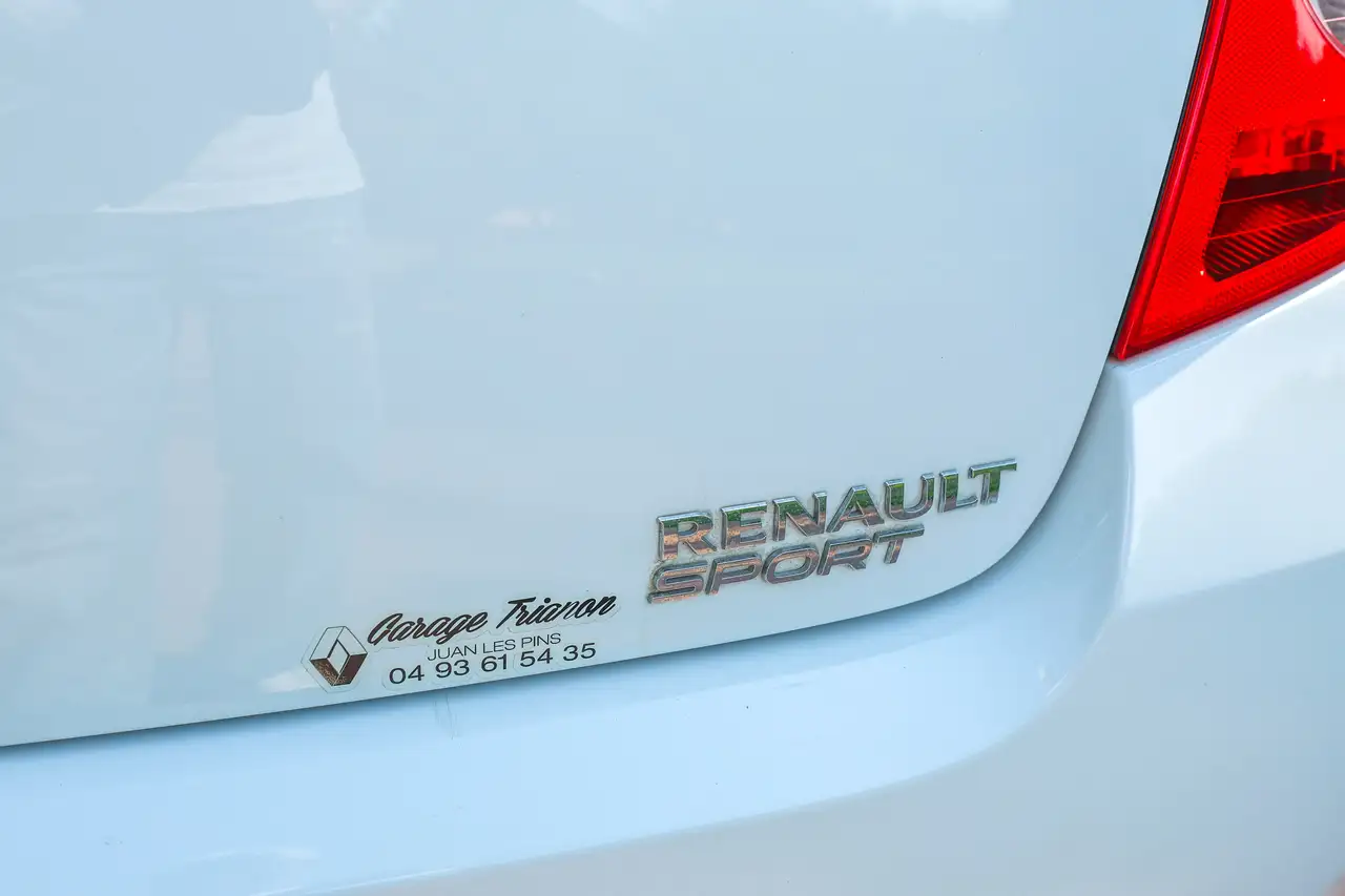Renault Clio R.S. — photo 15